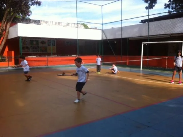 Aula de Tênis no Período Ampliado 3 tenis