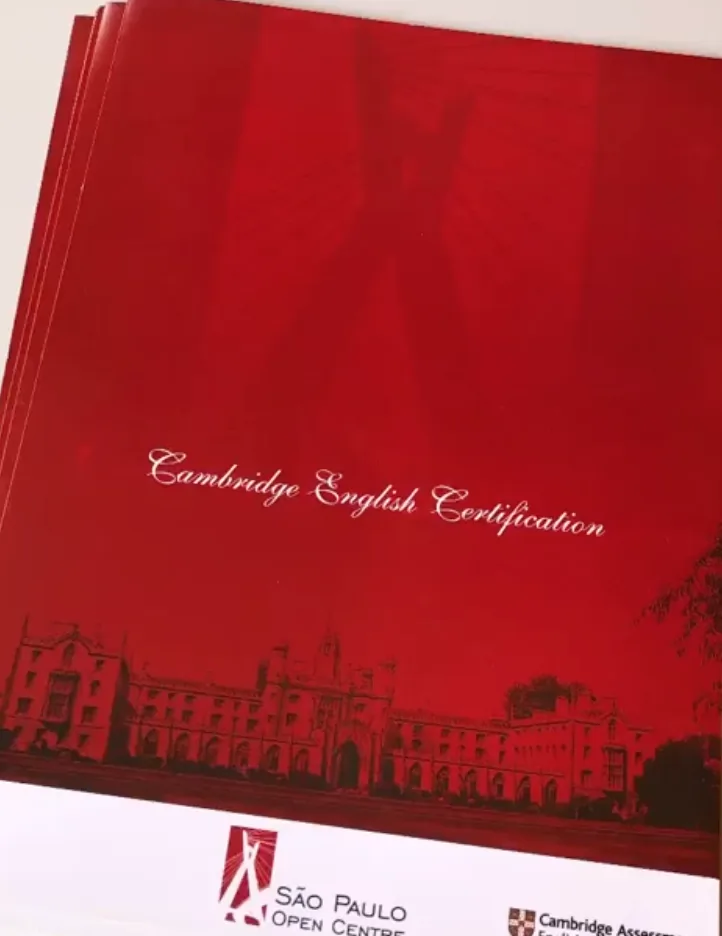 Certificados dos exames internacionais da Universidade de Cambridge